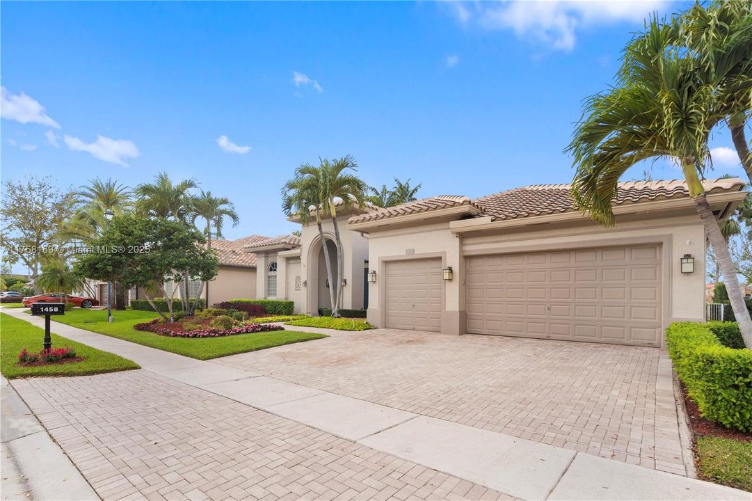 最近售出: $975,000 (3 贝兹, 3 浴室, 3046 平方英尺)