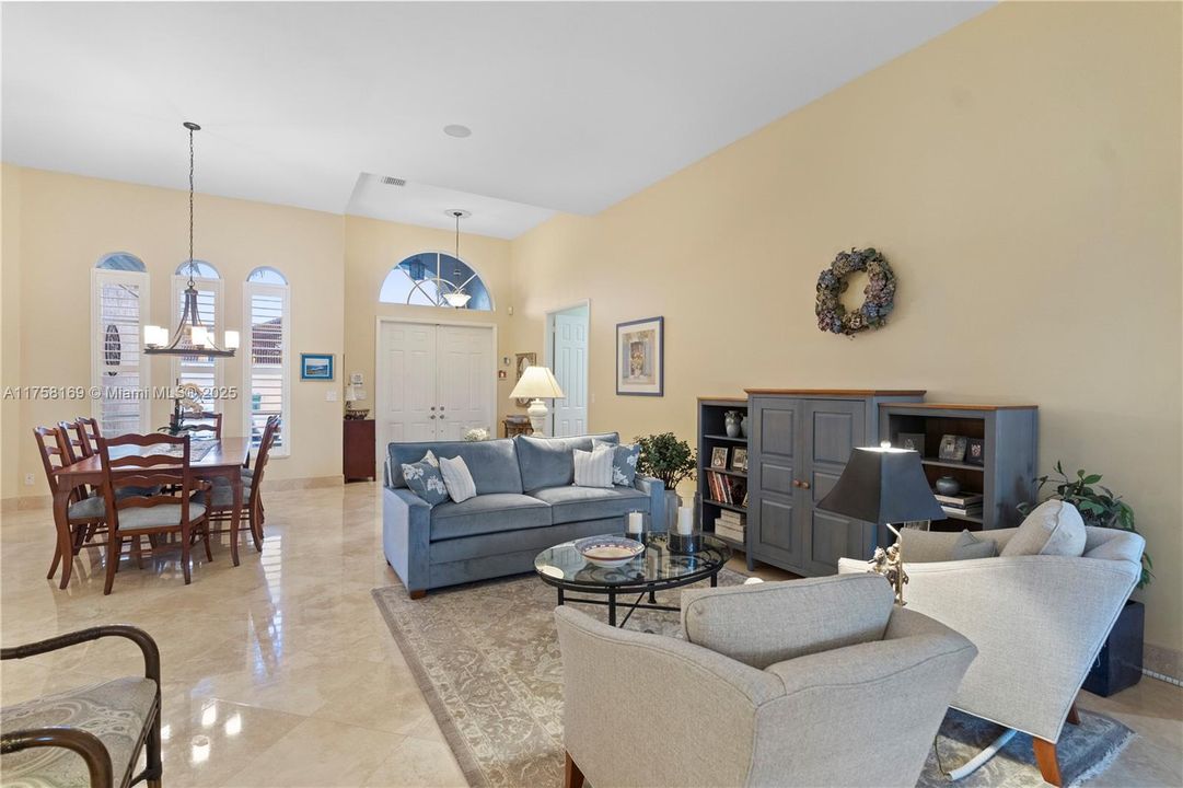 最近售出: $975,000 (3 贝兹, 3 浴室, 3046 平方英尺)