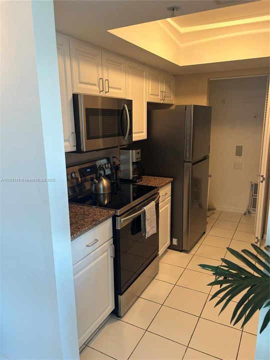 For Sale: $725,000 (1 beds, 1 baths, 740 Square Feet)