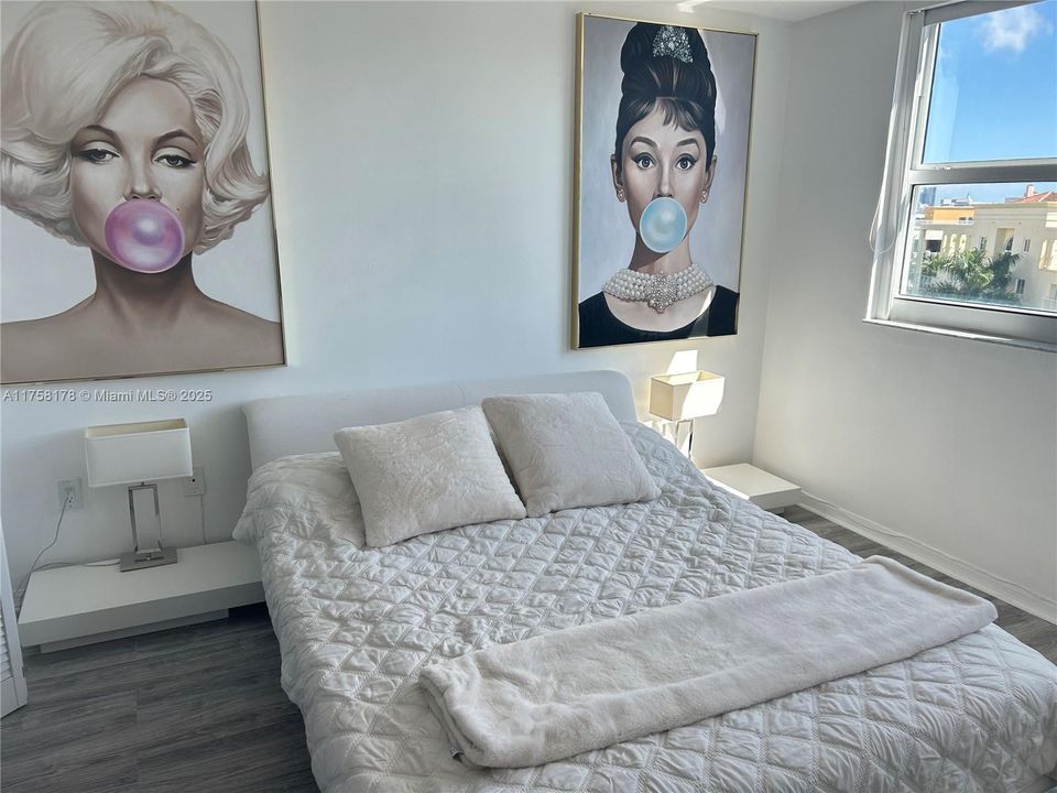 For Sale: $725,000 (1 beds, 1 baths, 740 Square Feet)