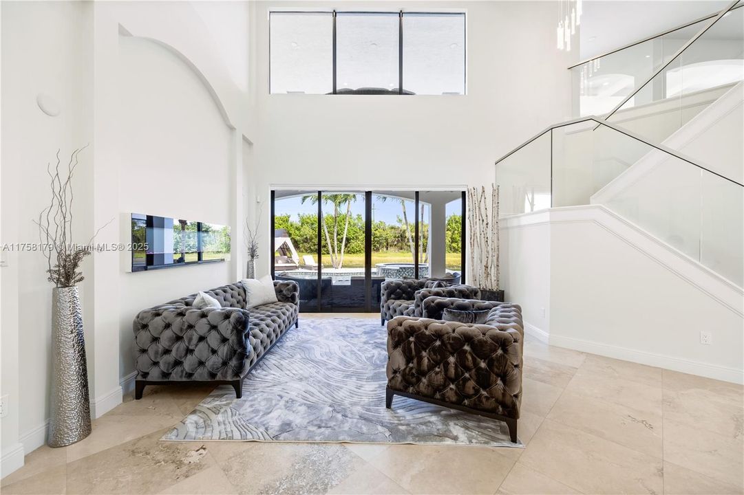 最近售出: $1,340,000 (5 贝兹, 4 浴室, 4240 平方英尺)