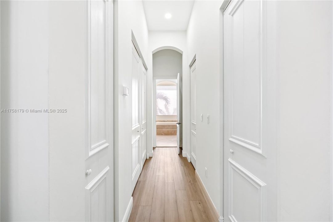 最近售出: $1,340,000 (5 贝兹, 4 浴室, 4240 平方英尺)