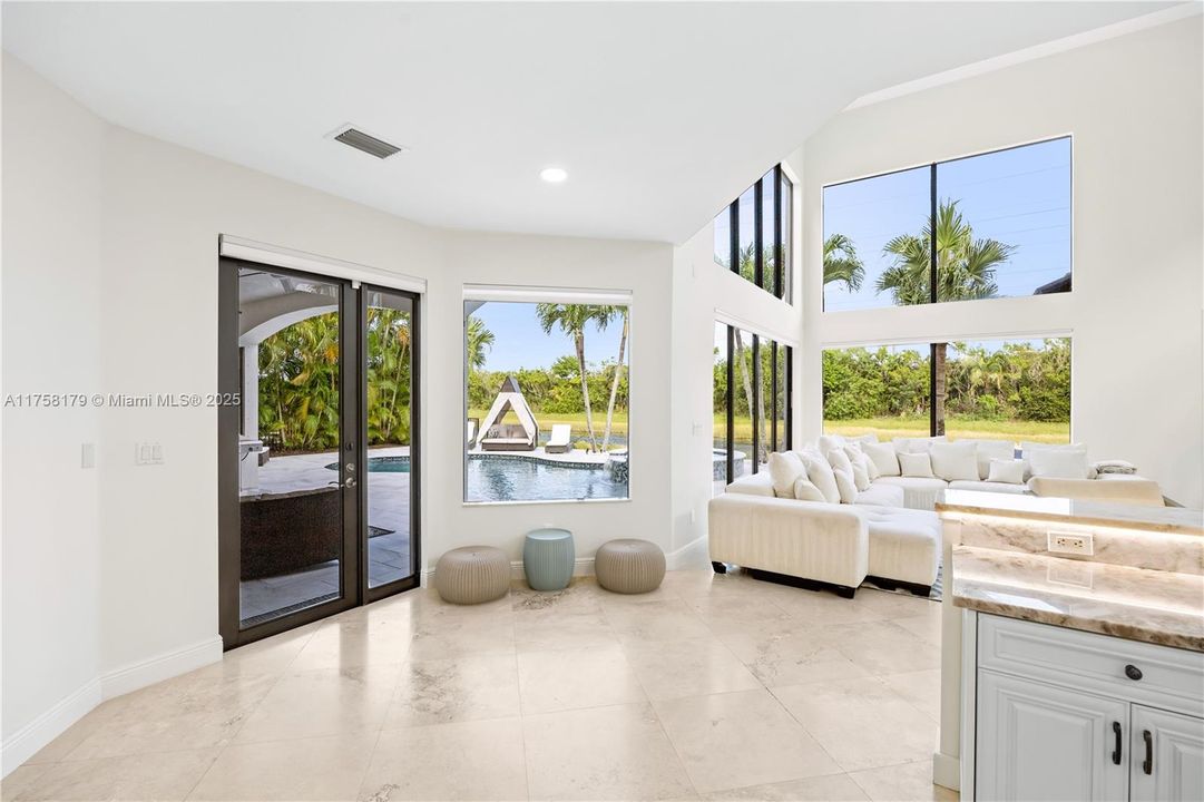 最近售出: $1,340,000 (5 贝兹, 4 浴室, 4240 平方英尺)