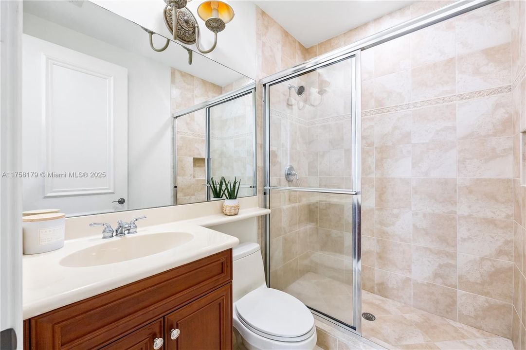 最近售出: $1,340,000 (5 贝兹, 4 浴室, 4240 平方英尺)