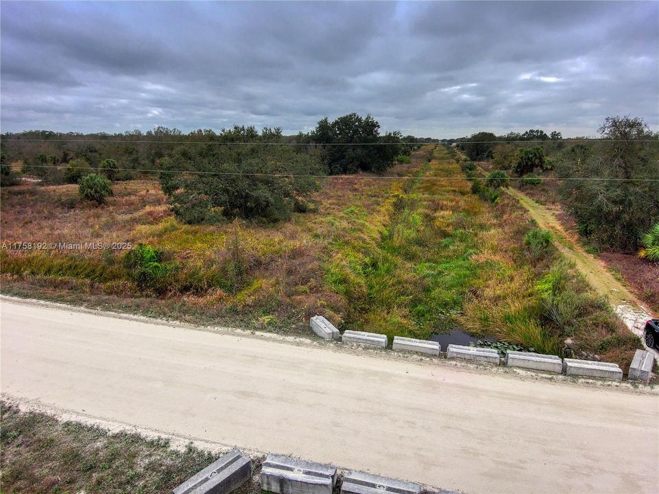 待售: $40,000 (1.25 acres)