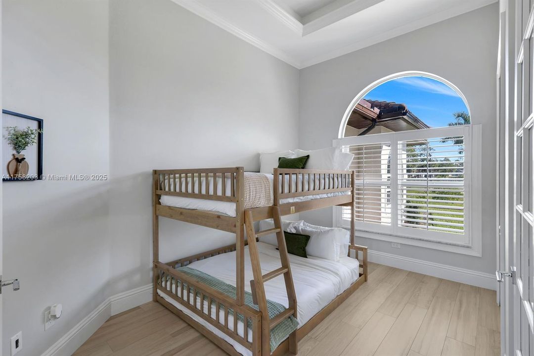 Recently Sold: $1,359,000 (4 beds, 2 baths, 2707 Square Feet)