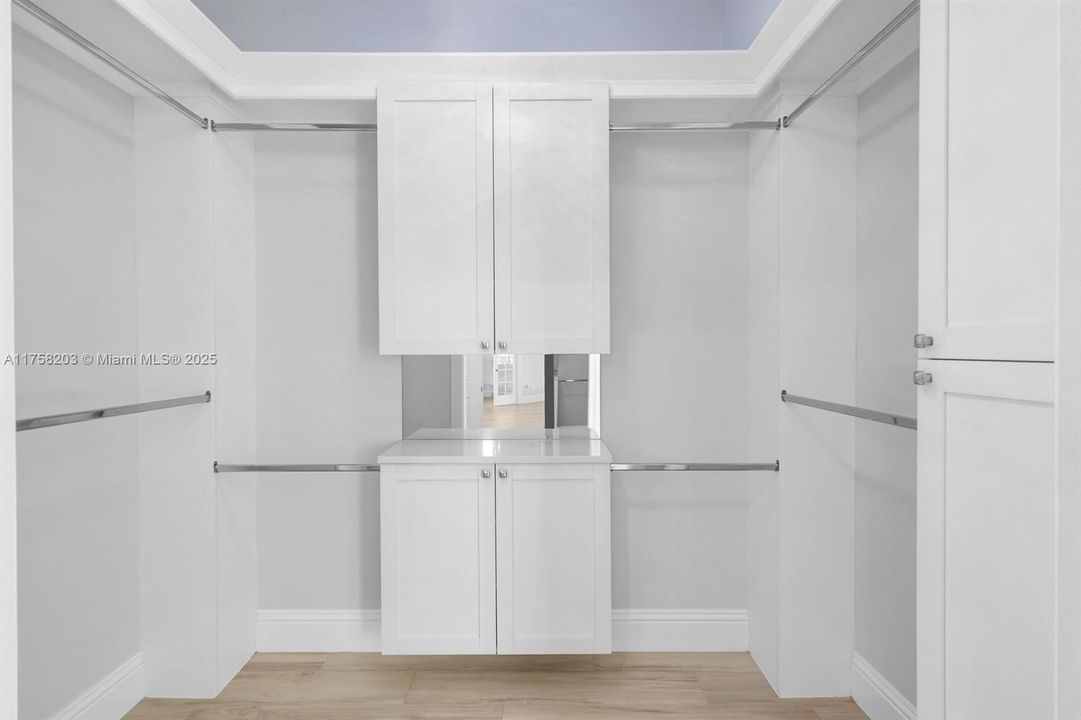 Recently Sold: $1,359,000 (4 beds, 2 baths, 2707 Square Feet)