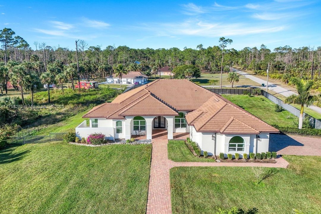 Recently Sold: $1,359,000 (4 beds, 2 baths, 2707 Square Feet)