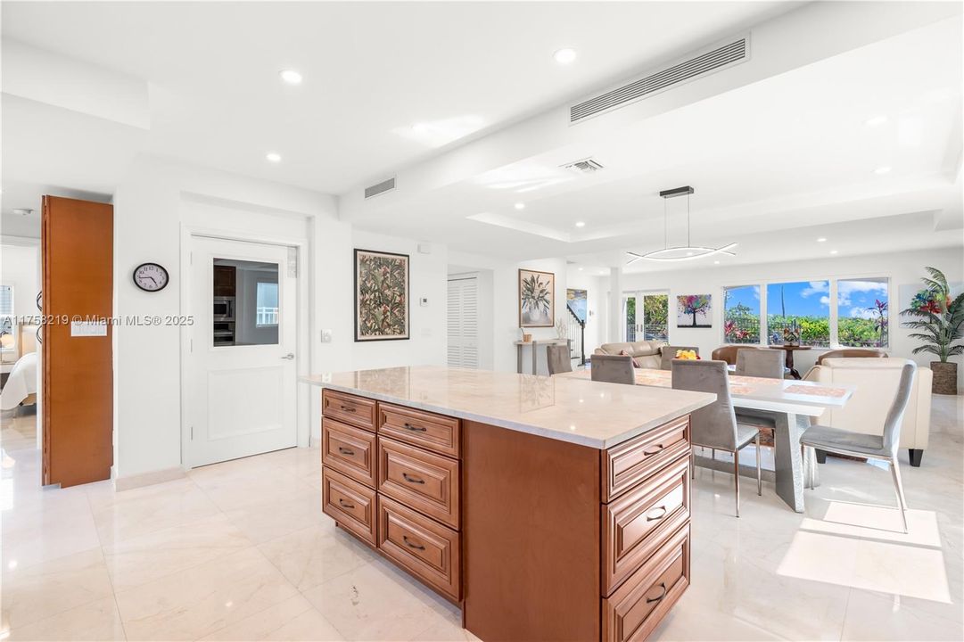 For Rent: $15,000 (5 beds, 5 baths, 2926 Square Feet)