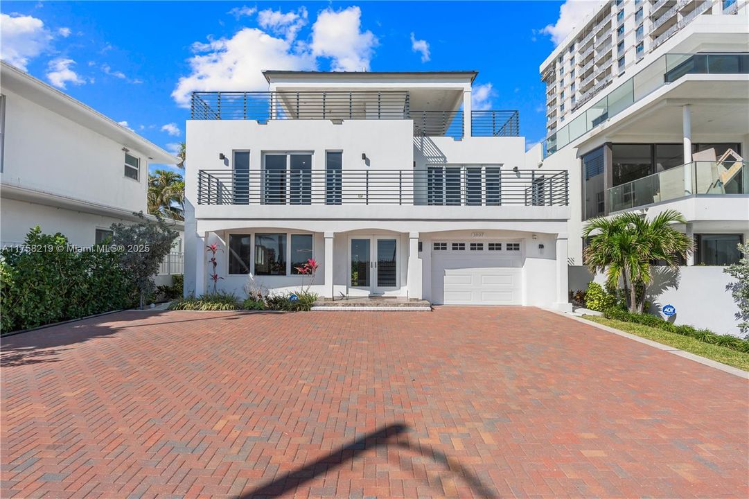 For Rent: $15,000 (5 beds, 5 baths, 2926 Square Feet)