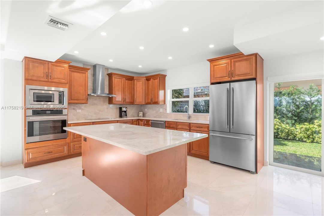 For Rent: $15,000 (5 beds, 5 baths, 2926 Square Feet)