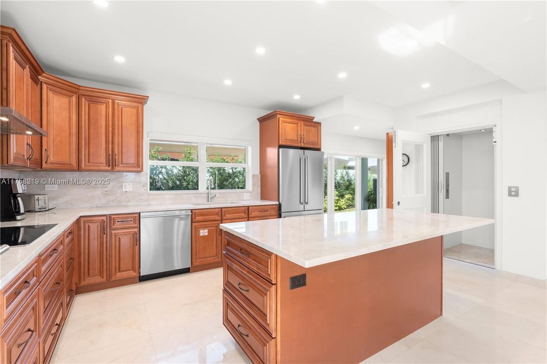 For Rent: $15,000 (5 beds, 5 baths, 2926 Square Feet)