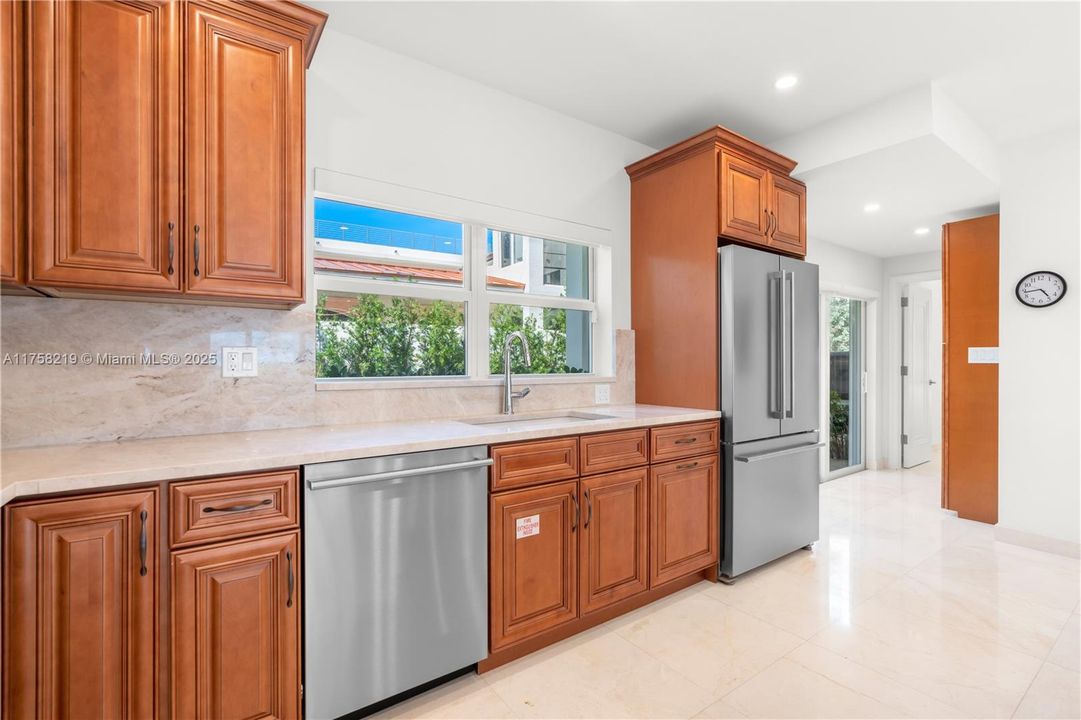 For Rent: $15,000 (5 beds, 5 baths, 2926 Square Feet)