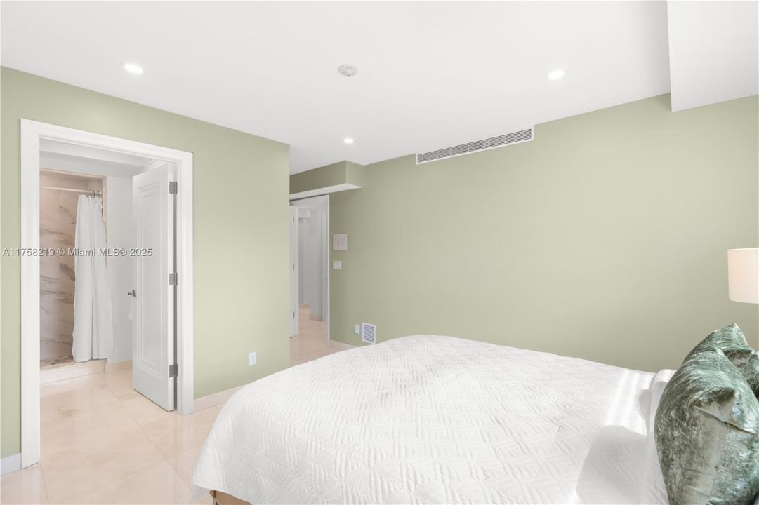 For Rent: $15,000 (5 beds, 5 baths, 2926 Square Feet)