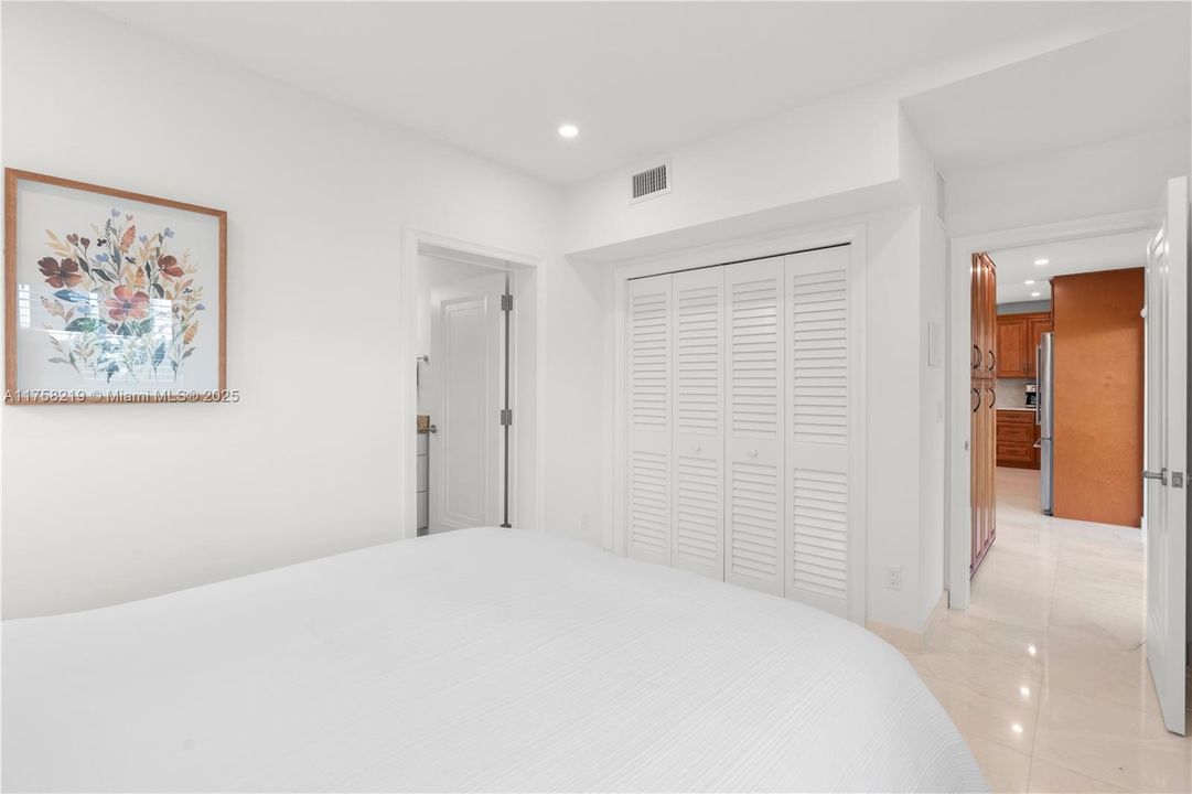 For Rent: $15,000 (5 beds, 5 baths, 2926 Square Feet)