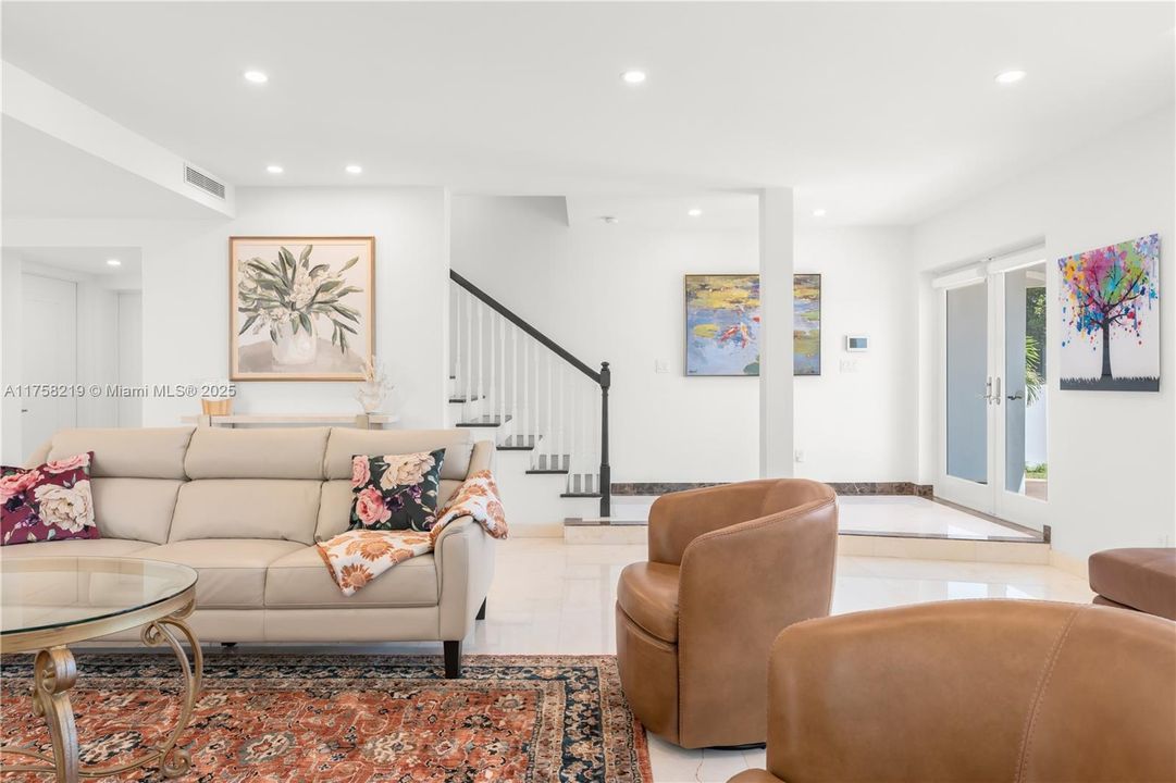 For Rent: $15,000 (5 beds, 5 baths, 2926 Square Feet)