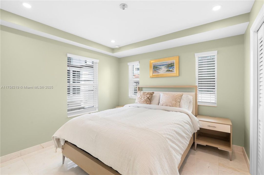 For Rent: $15,000 (5 beds, 5 baths, 2926 Square Feet)