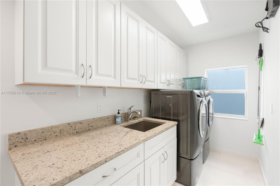 For Rent: $15,000 (5 beds, 5 baths, 2926 Square Feet)