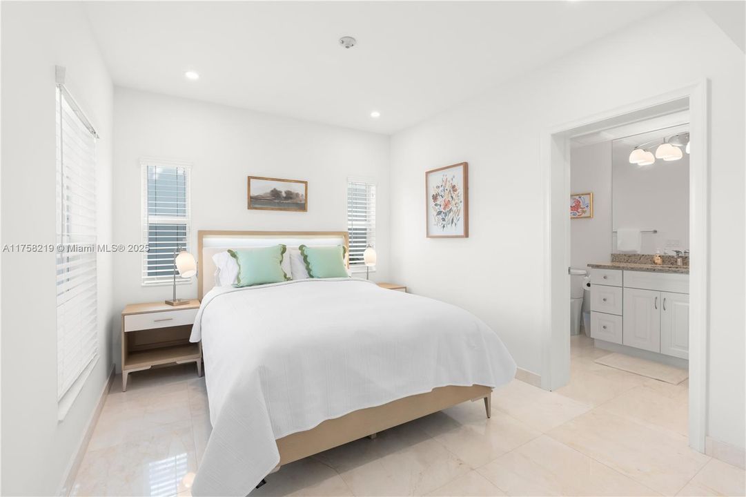 For Rent: $15,000 (5 beds, 5 baths, 2926 Square Feet)