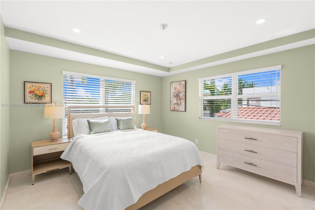 For Rent: $15,000 (5 beds, 5 baths, 2926 Square Feet)