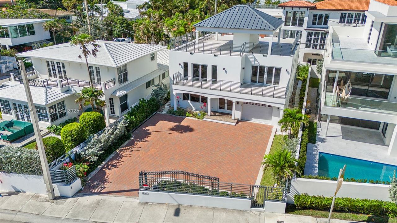 For Rent: $15,000 (5 beds, 5 baths, 2926 Square Feet)