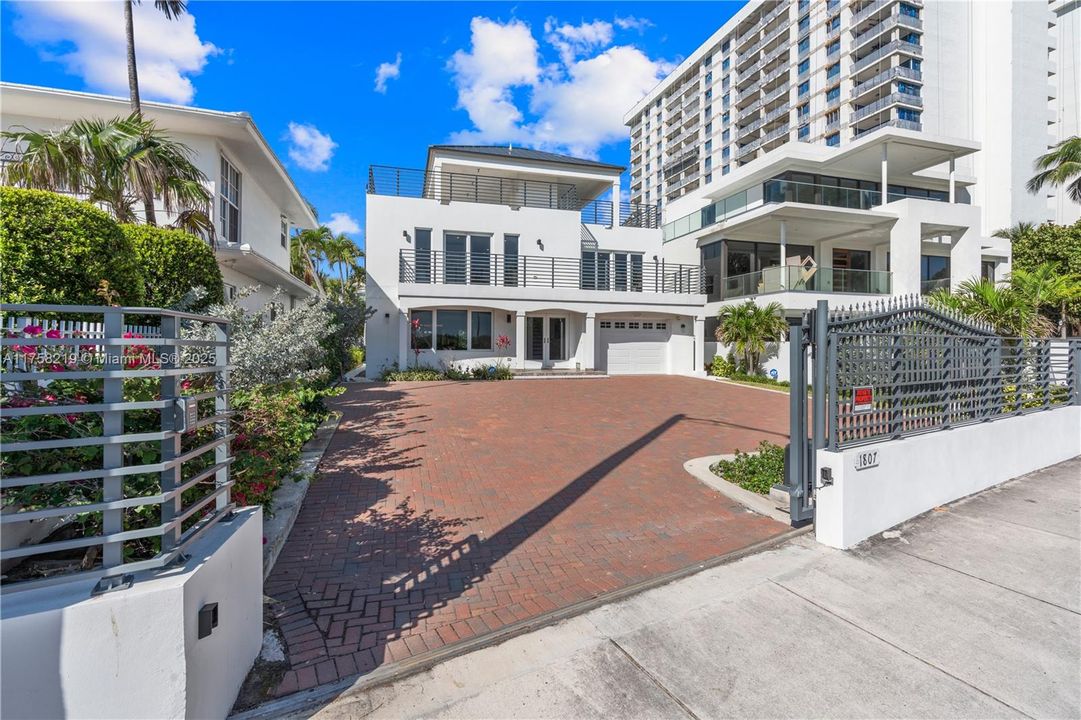 For Rent: $15,000 (5 beds, 5 baths, 2926 Square Feet)