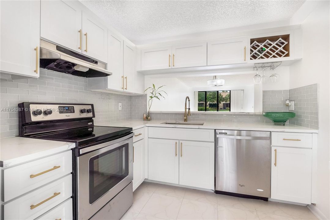 For Sale: $345,000 (2 beds, 2 baths, 1343 Square Feet)