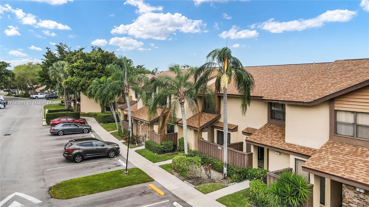 For Sale: $345,000 (2 beds, 2 baths, 1343 Square Feet)