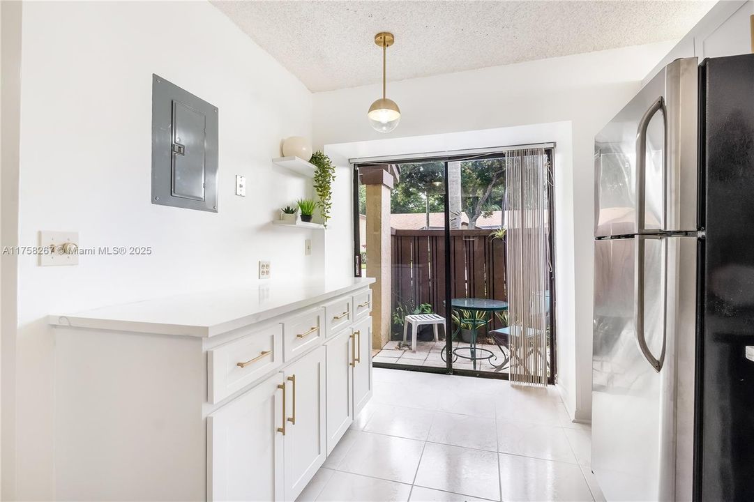 For Sale: $345,000 (2 beds, 2 baths, 1343 Square Feet)