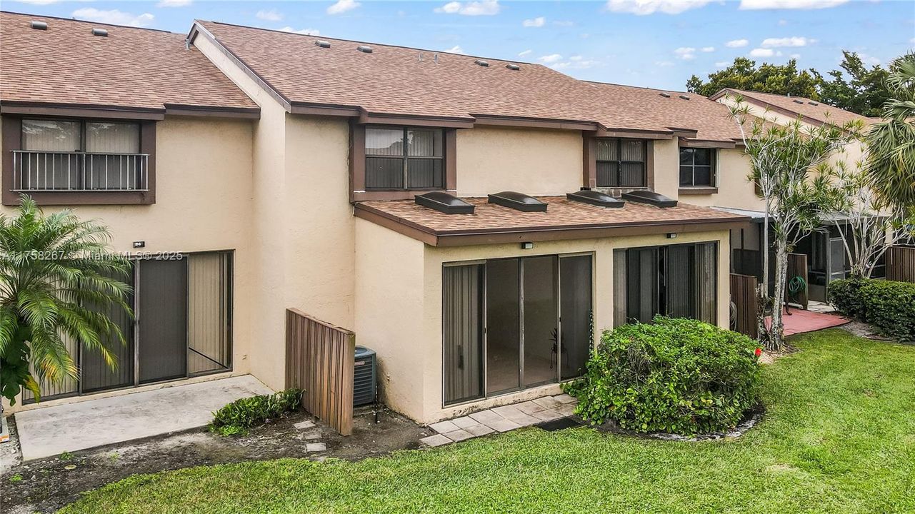 For Sale: $345,000 (2 beds, 2 baths, 1343 Square Feet)