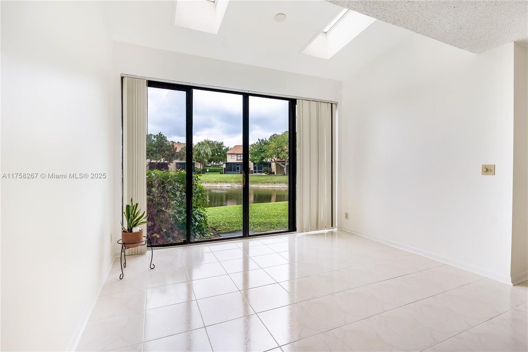 For Sale: $345,000 (2 beds, 2 baths, 1343 Square Feet)