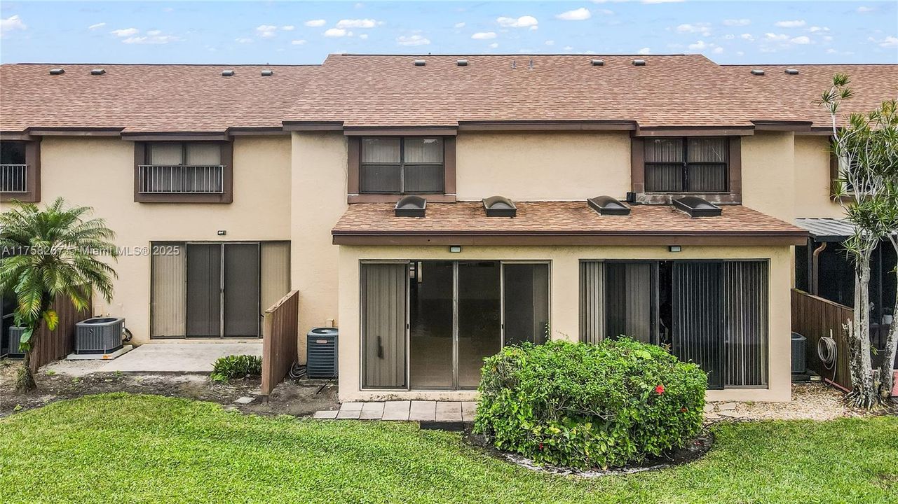 For Sale: $345,000 (2 beds, 2 baths, 1343 Square Feet)