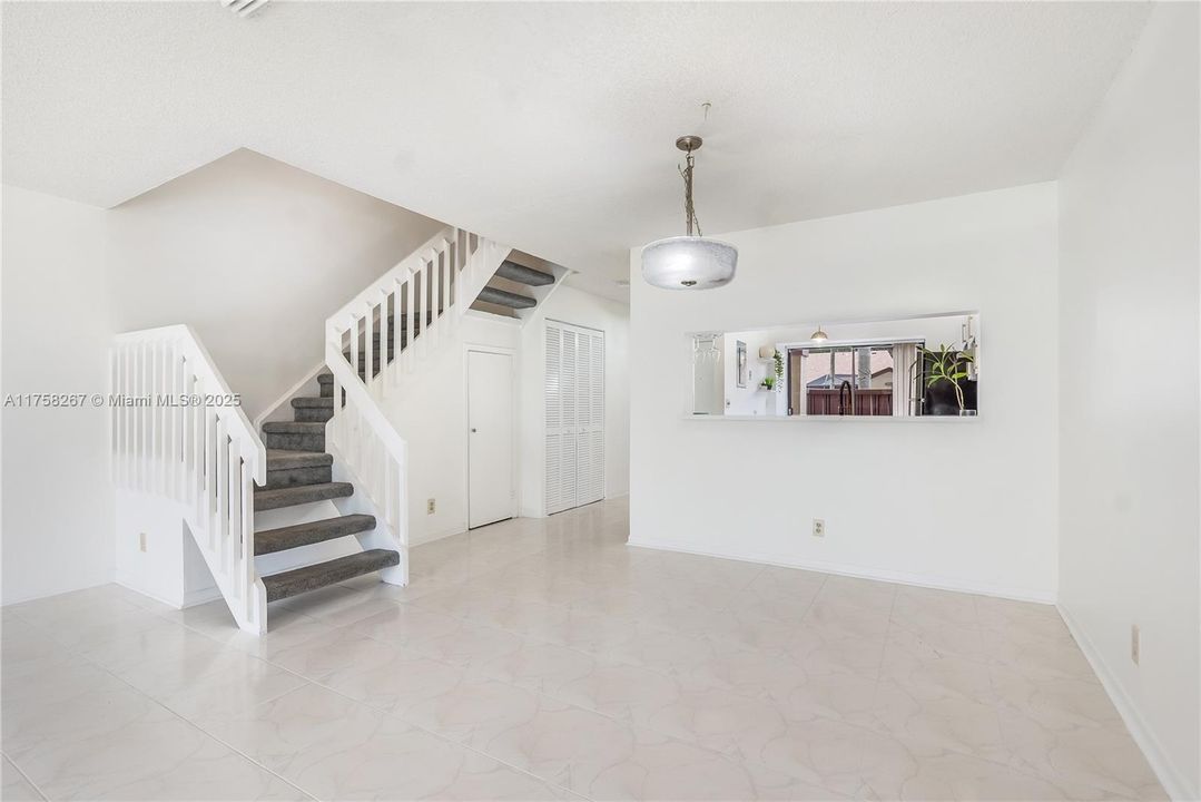 For Sale: $345,000 (2 beds, 2 baths, 1343 Square Feet)