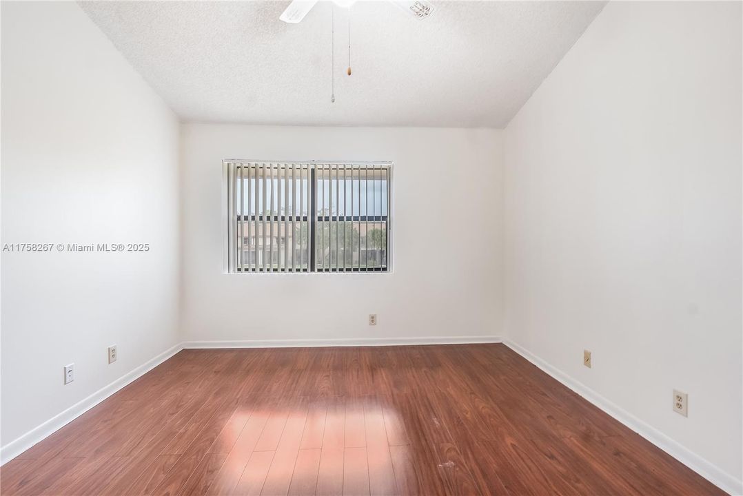 For Sale: $345,000 (2 beds, 2 baths, 1343 Square Feet)