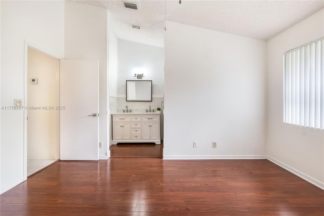 For Sale: $345,000 (2 beds, 2 baths, 1343 Square Feet)