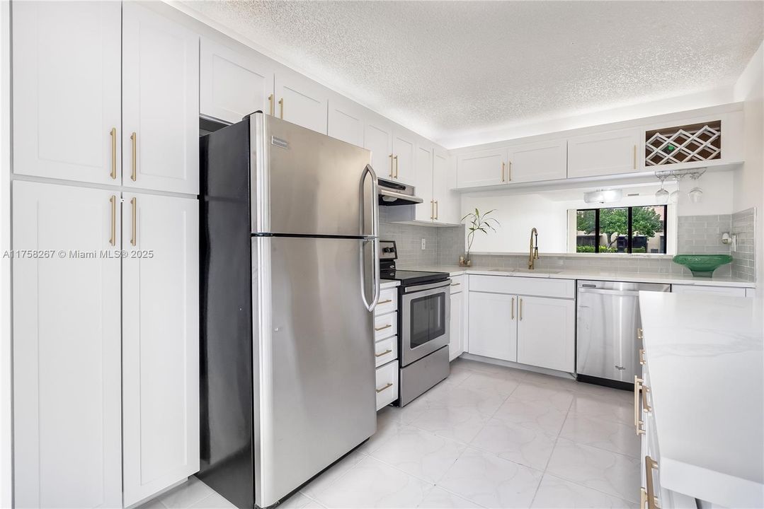 For Sale: $345,000 (2 beds, 2 baths, 1343 Square Feet)