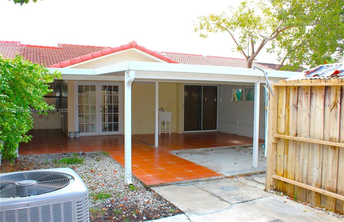 Vendido Recientemente: $450,000 (3 camas, 2 baños, 1243 Pies cuadrados)