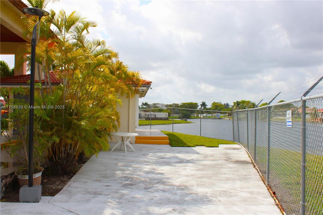 Vendido Recientemente: $450,000 (3 camas, 2 baños, 1243 Pies cuadrados)