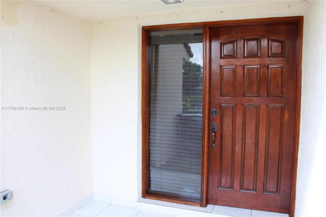 Vendido Recientemente: $450,000 (3 camas, 2 baños, 1243 Pies cuadrados)