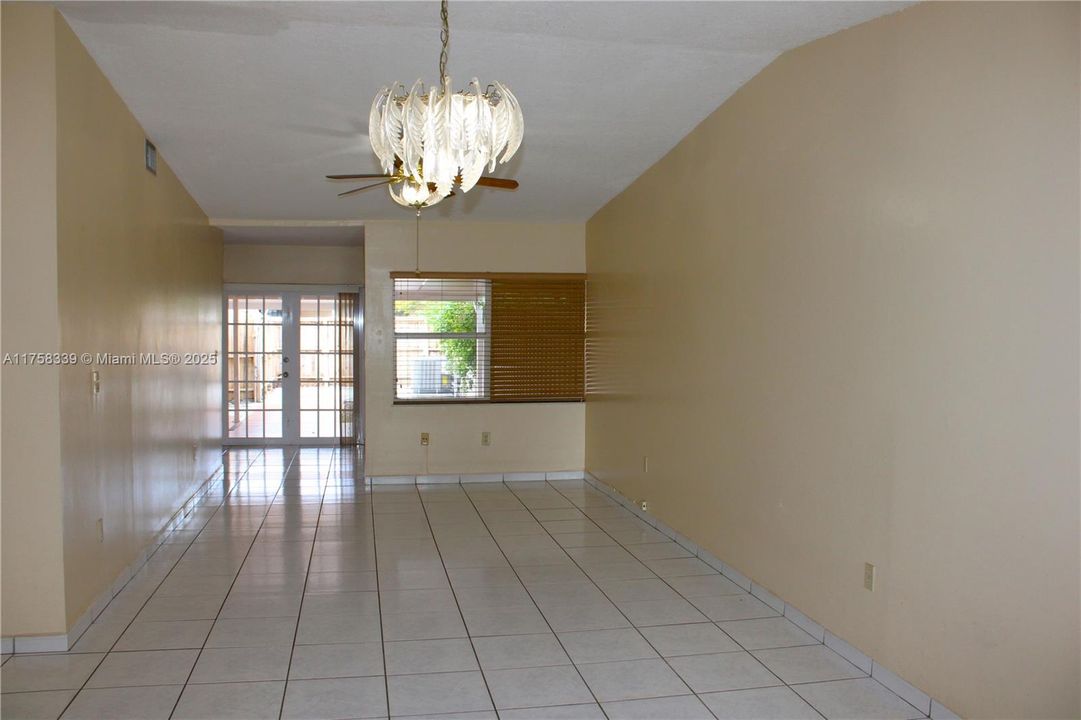 Vendido Recientemente: $450,000 (3 camas, 2 baños, 1243 Pies cuadrados)