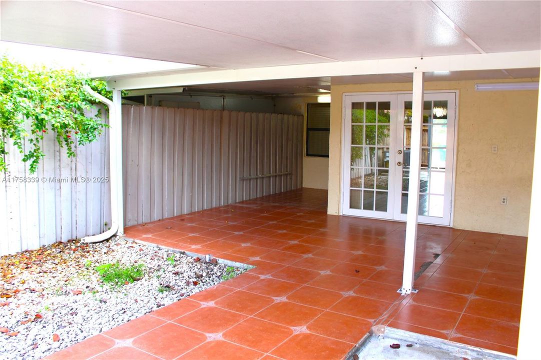 Vendido Recientemente: $450,000 (3 camas, 2 baños, 1243 Pies cuadrados)