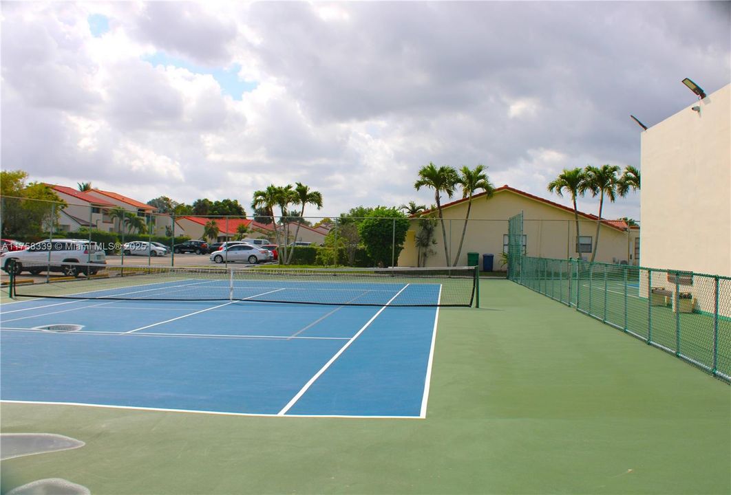 Vendido Recientemente: $450,000 (3 camas, 2 baños, 1243 Pies cuadrados)