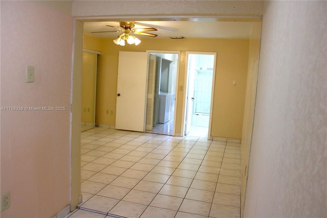 Vendido Recientemente: $450,000 (3 camas, 2 baños, 1243 Pies cuadrados)