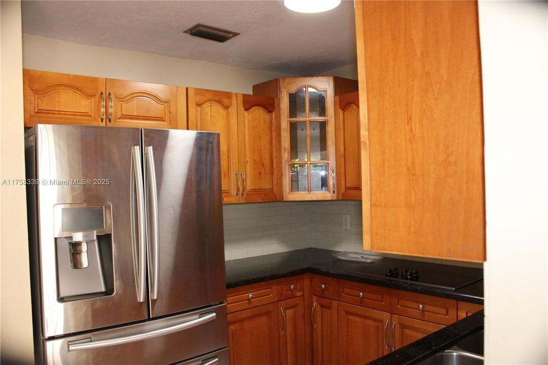 Vendido Recientemente: $450,000 (3 camas, 2 baños, 1243 Pies cuadrados)