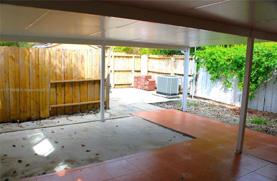 Vendido Recientemente: $450,000 (3 camas, 2 baños, 1243 Pies cuadrados)