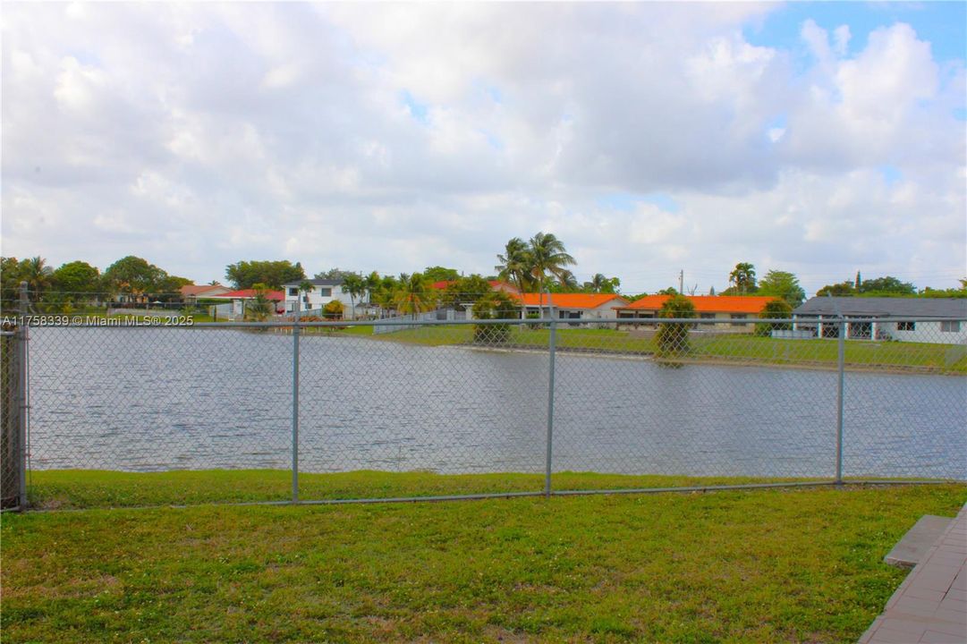 Vendido Recientemente: $450,000 (3 camas, 2 baños, 1243 Pies cuadrados)