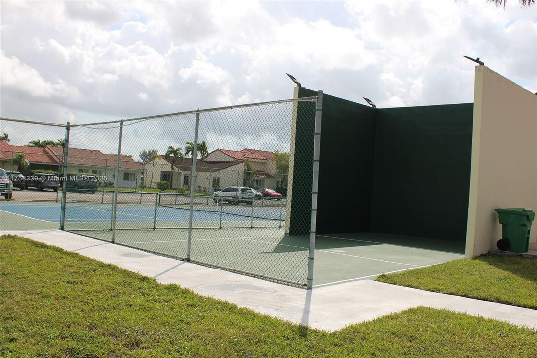 Vendido Recientemente: $450,000 (3 camas, 2 baños, 1243 Pies cuadrados)