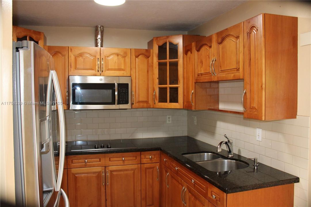 Vendido Recientemente: $450,000 (3 camas, 2 baños, 1243 Pies cuadrados)