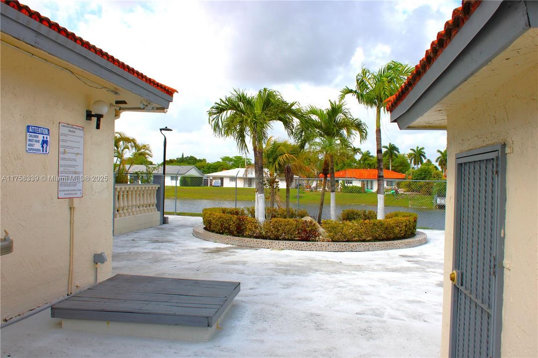 Vendido Recientemente: $450,000 (3 camas, 2 baños, 1243 Pies cuadrados)