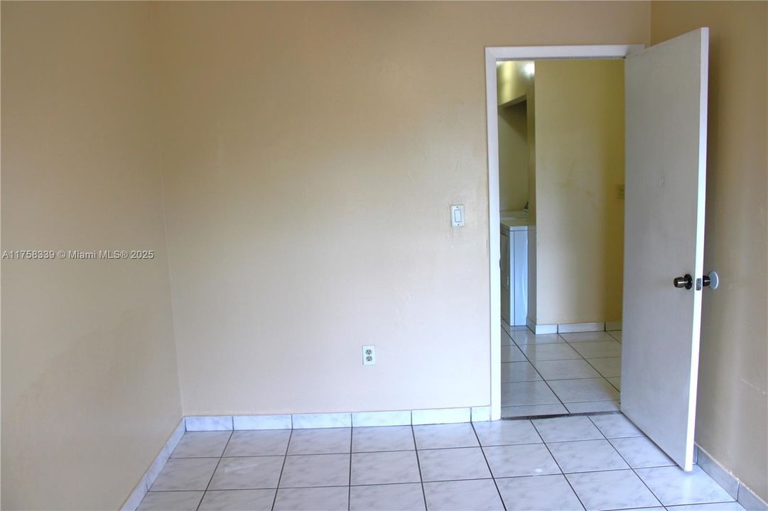 Vendido Recientemente: $450,000 (3 camas, 2 baños, 1243 Pies cuadrados)